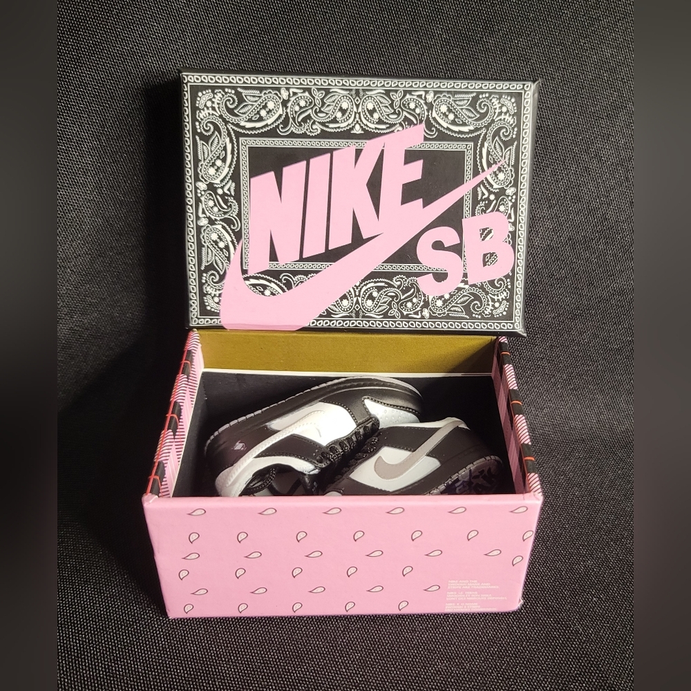 Nike Pink and Black Key & Card Holder